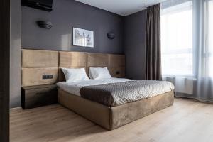 Säng eller sängar i ett rum på Stare Misto Premium Apartment