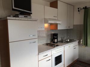 A kitchen or kitchenette at Haus Eiter