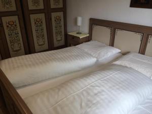 A bed or beds in a room at Haus Eiter
