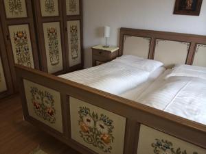 A bed or beds in a room at Haus Eiter