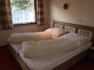 A bed or beds in a room at Haus Eiter