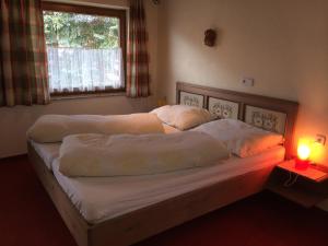 A bed or beds in a room at Haus Eiter