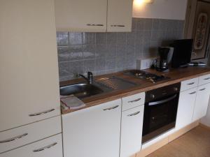 A kitchen or kitchenette at Haus Eiter