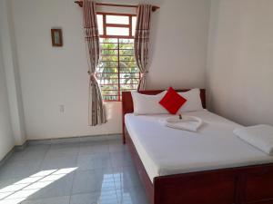 Postel nebo postele na pokoji v ubytování Minh Ngoc Hotel