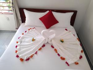 Postel nebo postele na pokoji v ubytování Minh Ngoc Hotel