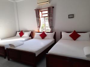 Postel nebo postele na pokoji v ubytování Minh Ngoc Hotel