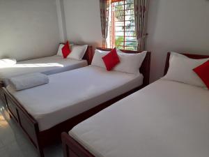Postel nebo postele na pokoji v ubytování Minh Ngoc Hotel