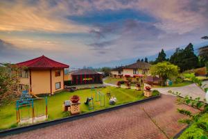Kebun di luar The Jayakarta Cisarua