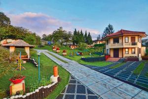Kebun di luar The Jayakarta Cisarua