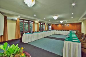 Zona de negocis o sala de conferències de The Jayakarta Cisarua