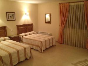 Postel nebo postele na pokoji v ubytování Hotel Las Fuentes