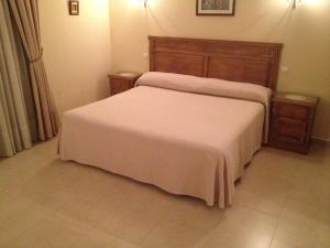 Postel nebo postele na pokoji v ubytování Hotel Las Fuentes
