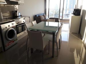 a kitchen with a table and chairs and a microwave at Departamento en Punta del Este in Punta del Este