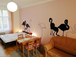 Posteľ alebo postele v izbe v ubytovaní Flamingo Apartments
