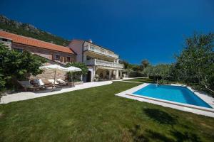 Πισίνα στο ή κοντά στο Domaine VinodolSun Zwei Villen, ein Grundstück und Platz für bis zu 18 Personen