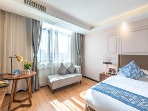 Postel nebo postele na pokoji v ubytování Gme Fuyang Guangming South Road Hotel