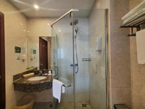 a bathroom with a shower and a sink at GreenTree Inn Beijing Xisanqi Bridge Business Hotel in Changping
