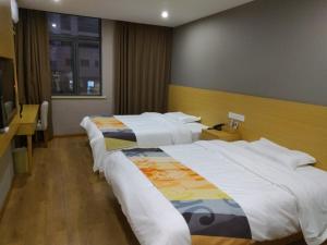 Postel nebo postele na pokoji v ubytování Shell Ningbo Yuyao Xinjian Road Hotel