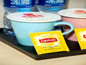 a tray with two cups of lilitron on it at Shell Xi'an Yanta District Jixiang Village Subway Entrance Hotel in Xi'an