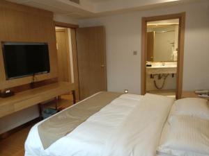 Säng eller sängar i ett rum på GreenTree Inn Chongqing Fuling Area Xinghua Middle Road Business Hotel