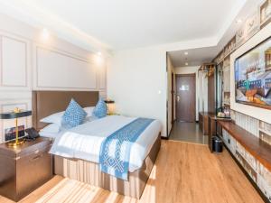 Postel nebo postele na pokoji v ubytování Gme Fuyang Guangming South Road Hotel
