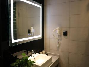 a bathroom with a sink and a mirror at GreenTree Inn Hengshui Jingtai Avenue in Hengshui