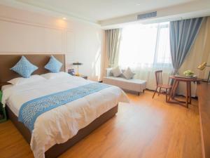 Postel nebo postele na pokoji v ubytování Gme Fuyang Guangming South Road Hotel