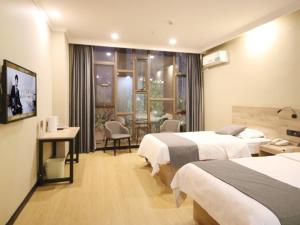 Ένα ή περισσότερα κρεβάτια σε δωμάτιο στο GreenTree Inn ShanDong ZaoZhuang TengZhou FuQian Road LongQuan Square Business Hotel