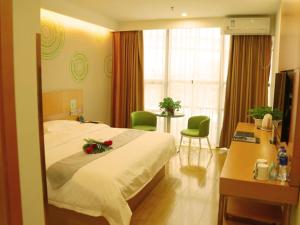 Postel nebo postele na pokoji v ubytování GreenTree Inn Beijing Fangshan District Jingzhou Road Magezhuang Subway Station Express Hotel + 10 fotografií