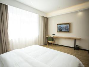 Кровать или кровати в номере GreenTree Inn Ankang Bashan Middle Road