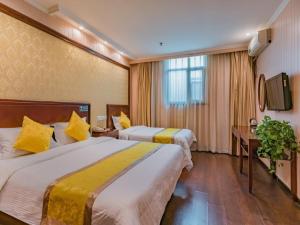 Postel nebo postele na pokoji v ubytování GreenTree Inn Beijing Yuegezhuang Business Hotel