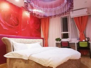 a bedroom with a white bed and a red wall at Shell Shanghai Baoshan District Tieli Road Subway Station Tiefeng Road Hotel in Baoshan