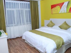 a bedroom with a large white bed and a window at Shell Chengde Longhua County Xingzhou Road Hotel in Chengde +5 photos
