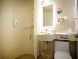 Ένα μπάνιο στο GreenTree Inn Jiangsu Wuxi Zhongqiao Express Hotel