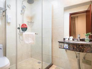 Een badkamer bij Greentree Inn Mozitan Road Yiwu Small Commodities Wholesale City