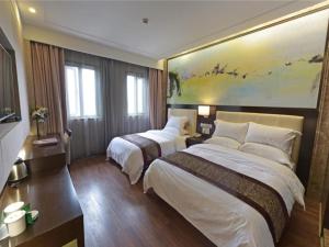 Llit o llits en una habitació de GreenTree Inn JiangSu Changzhou Dinosaur Park Global Harbor Express Hotel