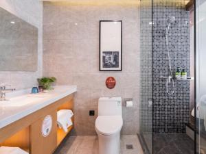 GreenTree Inn Jiangsu Wuxi Hudai FuAn Commercial Plaza Business Hotel tesisinde bir banyo