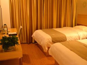 Letto o letti in una camera di GreenTree Inn Taizhou Gaogang District Yonganzhou Town Yong'an North Road Express Hotel