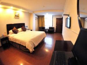 Gallery image of GreenTree Inn Anhui Huainan Liulizhan Express Hotel in Huainan