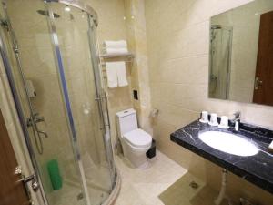 Koupelna v ubytování Shell Taiyuan City Xiaodian District Zhenwu Road Hotel + 12 fotografií