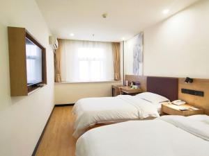 Ένα ή περισσότερα κρεβάτια σε δωμάτιο στο Greentree Inn Nanjing Shanxi Road Cloth City Business Hotel +26 φωτογραφίες