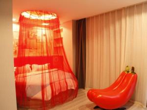 Gallery image of Shell Nanjing Yuhuatai DistrictMeishan Town Wanghai Pedestrian Street Hotel in Nanjing +4 photos