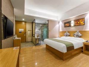 Tempat tidur dalam kamar di GreenTree Allicance Kunming Chuanjin Road Hotel