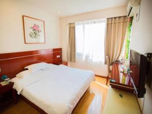 Μια τηλεόραση ή/και κέντρο ψυχαγωγίας στο GreenTree Inn Shandong Binzhou Wanda Plaza Huangheshilu Express Hotel +41 φωτογραφίες