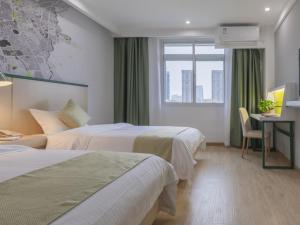 A bed or beds in a room at Vatica Hefei Huangshan Road Yuexi Road Hotel