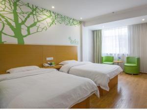 Katil atau katil-katil dalam bilik di Vatica JiangSu YangZhou Dongguan Street Hotel