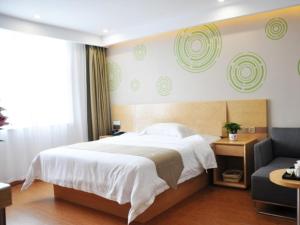 Säng eller sängar i ett rum på GreenTree Inn Henan Jiaozuo Mengzhou Huifeng Road Express Hotel