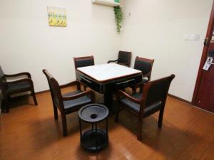 a table and chairs in a room with a table at GreenTree Inn Jiangsu Suzhou Changshu Fangta Park Pedestrian Street Business Hotel in Changshu +41 photos