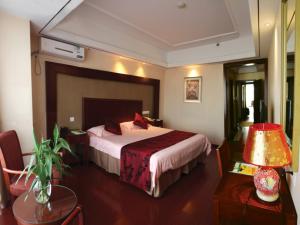 Postel nebo postele na pokoji v ubytování GreenTree Inn Beijing Hotel Lin Cui Road Business Hotel