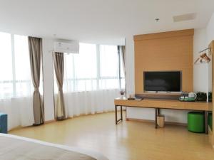 Gallery image of GreenTree Inn Shanghai Jinshan District Wanda Plaza Longhao Road Express Hotel in Nanhui